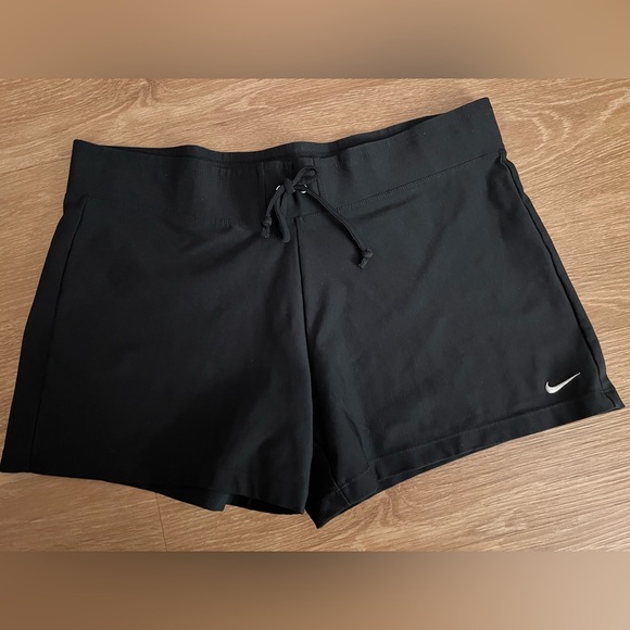 Nike Black Athletic Shorts with Stretchy Material, Size L - Picture 1 of 4